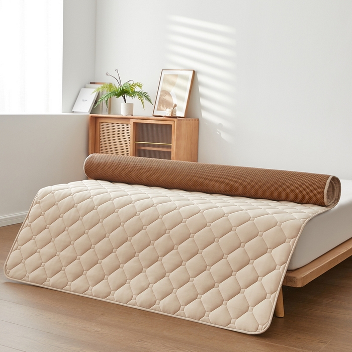 91家纺网 家纺一手货源 找家纺 祁恋婷家居 2025新款A类水洗棉藤席两用床褥 水洗棉驼-藤席床褥