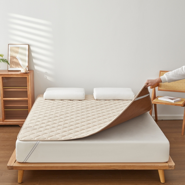 91家纺网 家纺一手货源 找家纺 祁恋婷家居 2025新款A类水洗棉藤席两用床褥 水洗棉驼-藤席床褥