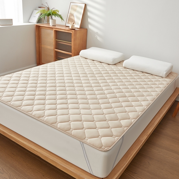 91家纺网 家纺一手货源 找家纺 祁恋婷家居 2025新款A类水洗棉藤席两用床褥 水洗棉驼-藤席床褥