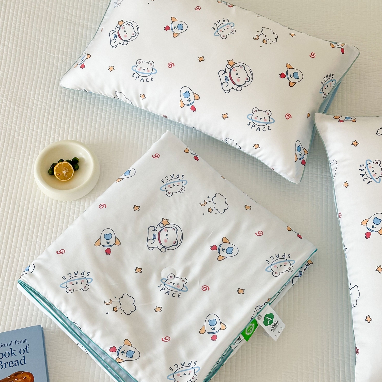 91家纺网 家纺一手货源 找家纺 西西家居 2025新款60支兰精天丝数码印花儿童夏被夏凉被空调被 星球小熊