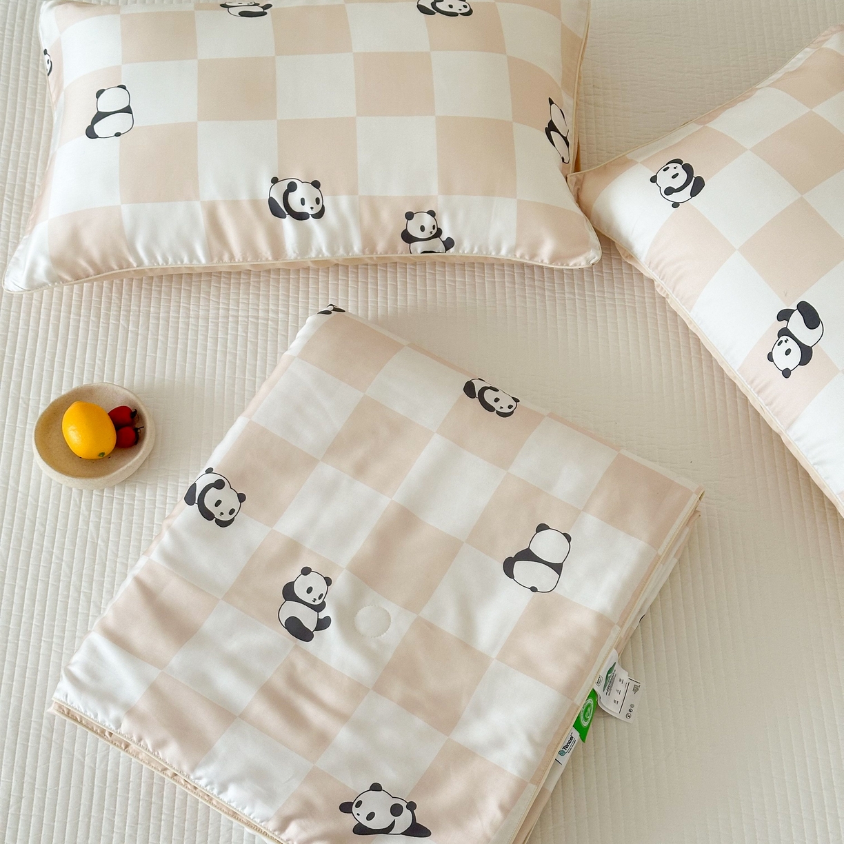 91家纺网 家纺一手货源 找家纺 西西家居 2025新款60支兰精天丝数码印花儿童夏被夏凉被空调被 格子熊猫-咖