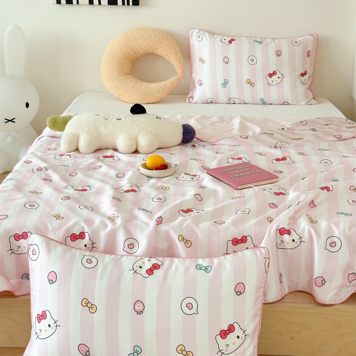 91家纺网 家纺一手货源 找家纺 西西家居 2025新款60支兰精天丝数码印花儿童夏被夏凉被空调被 蝴蝶结小猫