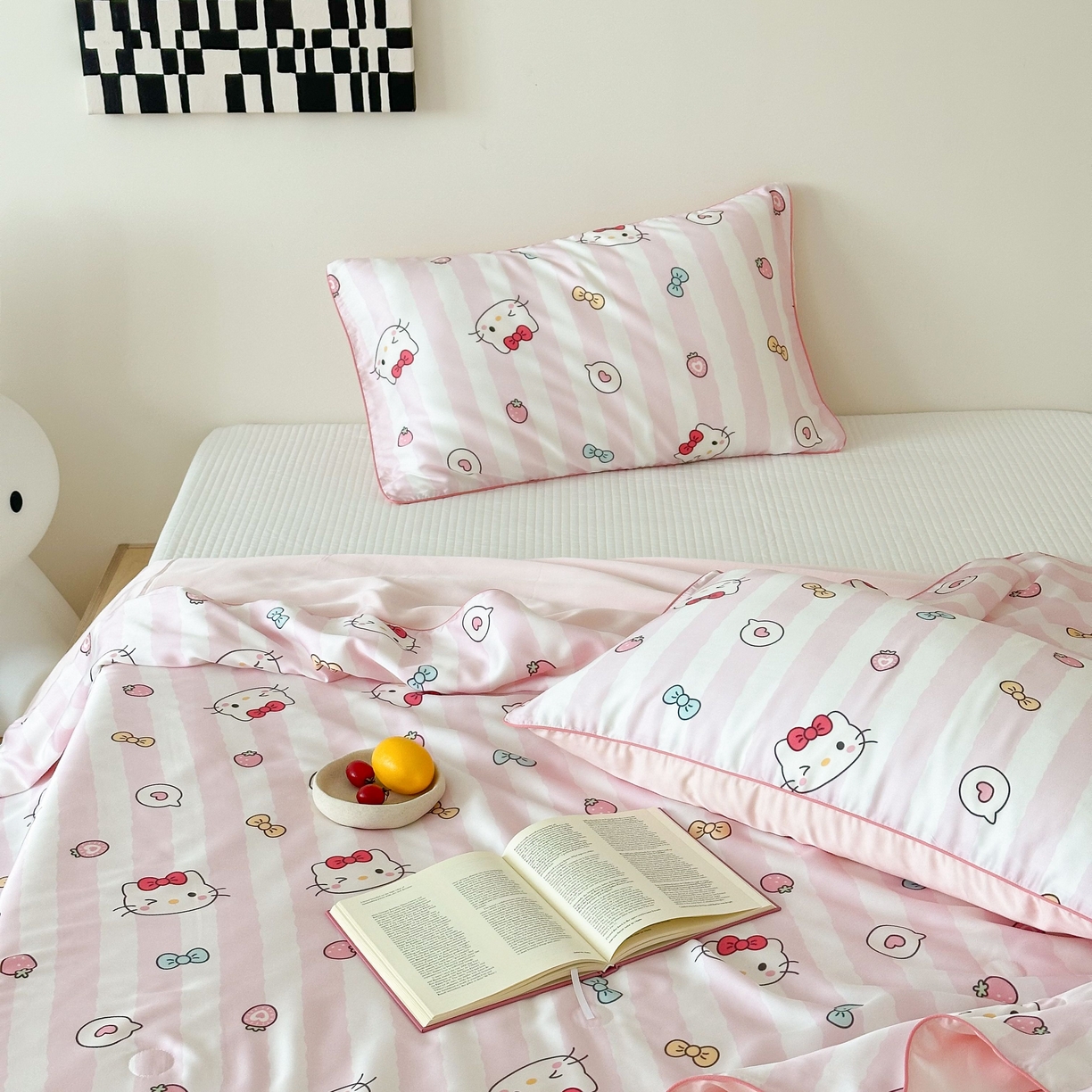 91家纺网 家纺一手货源 找家纺 西西家居 2025新款60支兰精天丝数码印花儿童夏被夏凉被空调被 蝴蝶结小猫