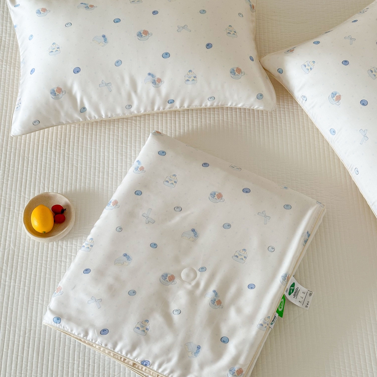 91家纺网 家纺一手货源 找家纺 西西家居 2025新款60支兰精天丝数码印花儿童夏被夏凉被空调被 蓝莓酸奶