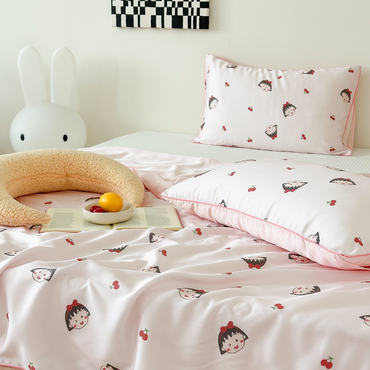 91家纺网 家纺一手货源 找家纺 西西家居 2025新款60支兰精天丝数码印花儿童夏被夏凉被空调被 樱桃女孩