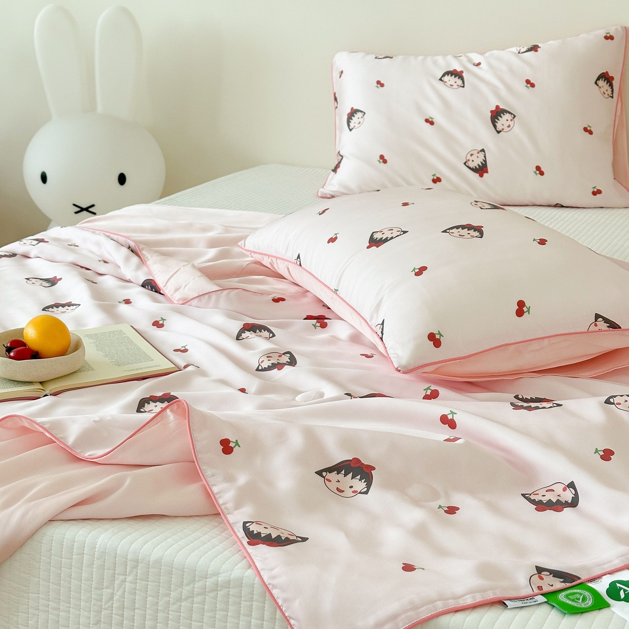 91家纺网 家纺一手货源 找家纺 西西家居 2025新款60支兰精天丝数码印花儿童夏被夏凉被空调被 樱桃女孩