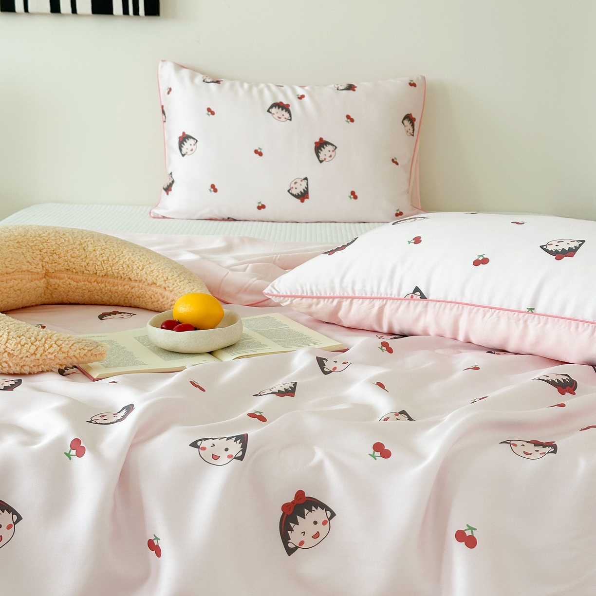 91家纺网 家纺一手货源 找家纺 西西家居 2025新款60支兰精天丝数码印花儿童夏被夏凉被空调被 樱桃女孩