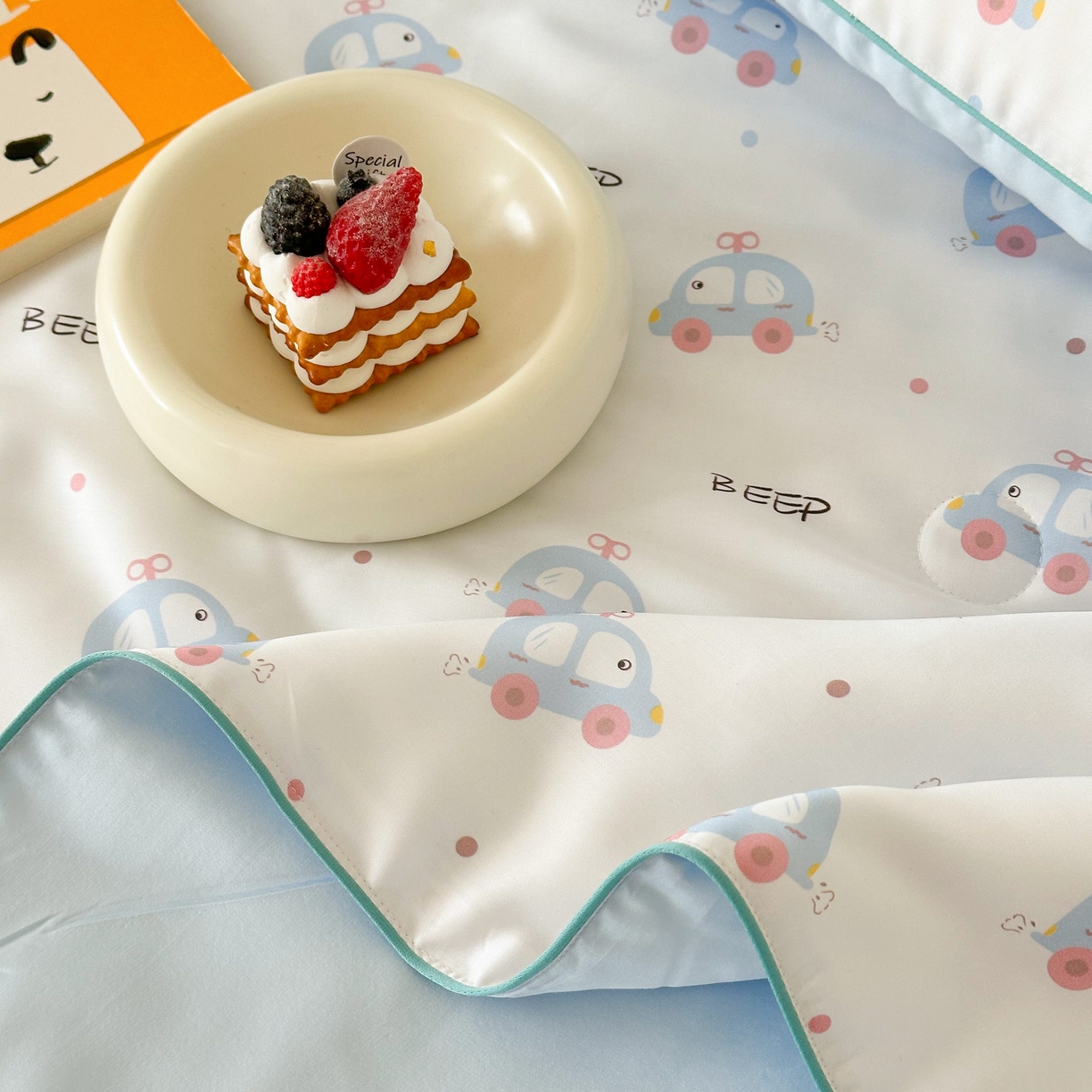 91家纺网 家纺一手货源 找家纺 西西家居 2025新款60支兰精天丝数码印花儿童夏被夏凉被空调被 小的士