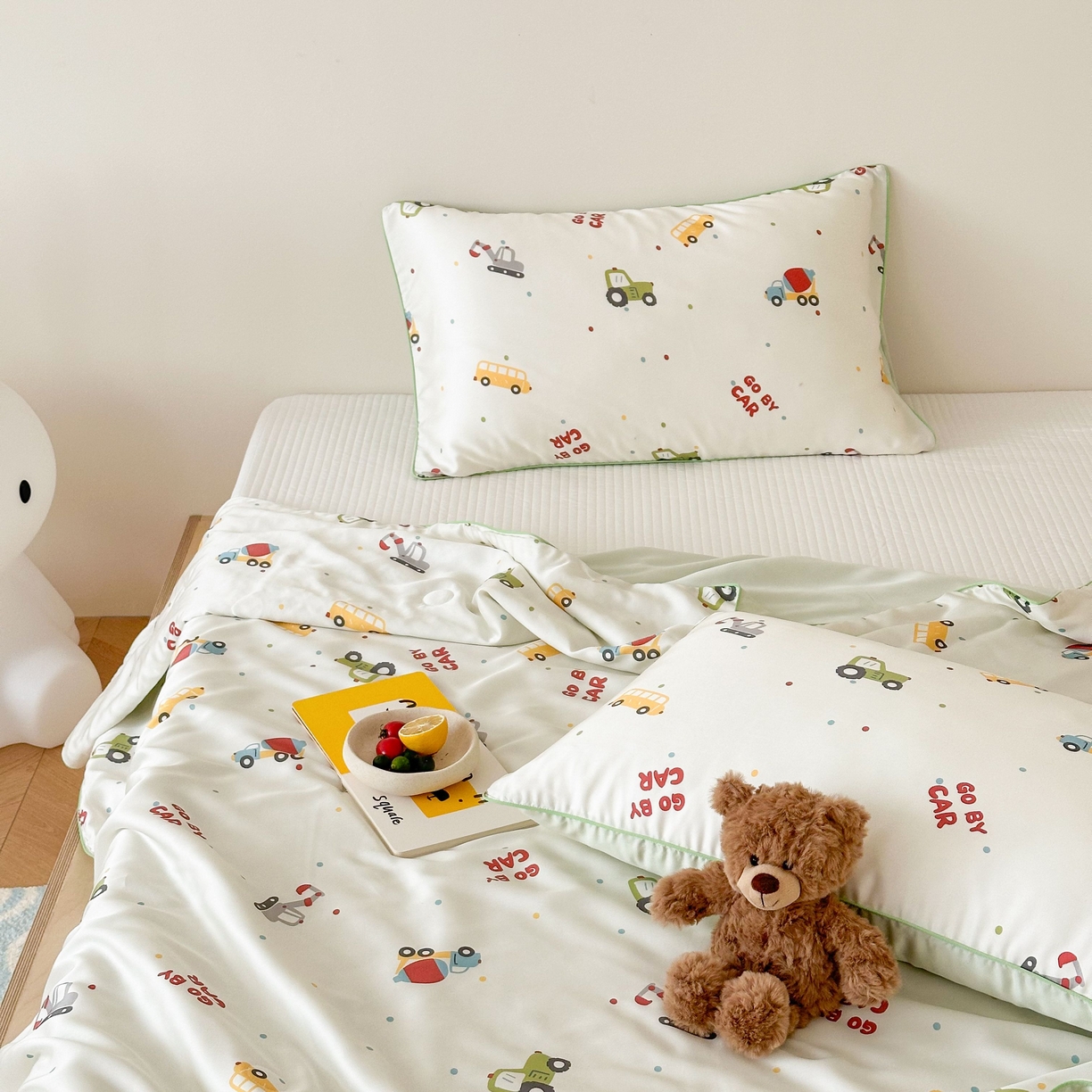 91家纺网 家纺一手货源 找家纺 西西家居 2025新款60支兰精天丝数码印花儿童夏被夏凉被空调被 工程车