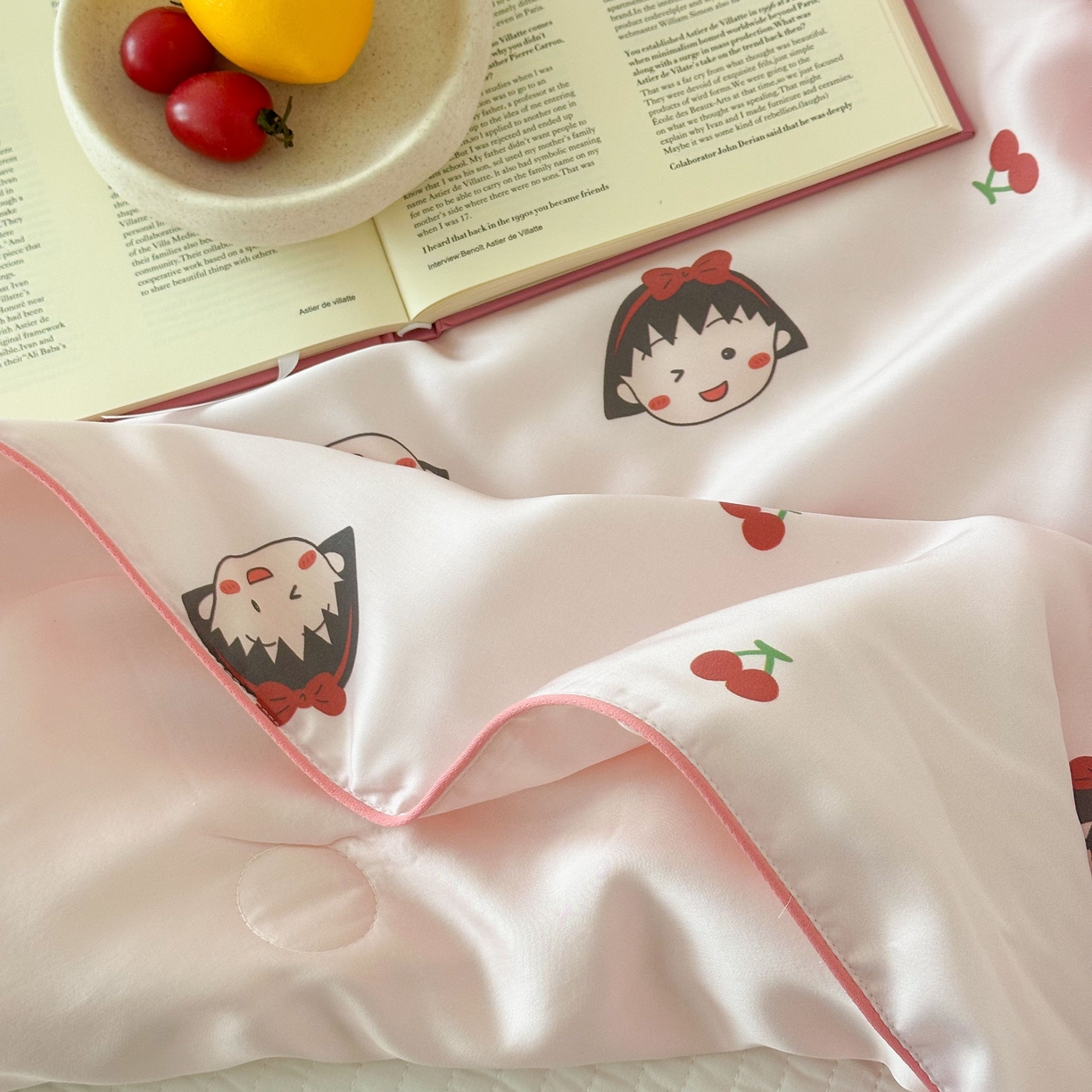 91家纺网 家纺一手货源 找家纺 西西家居 2025新款60支兰精天丝数码印花儿童夏被夏凉被空调被 樱桃女孩