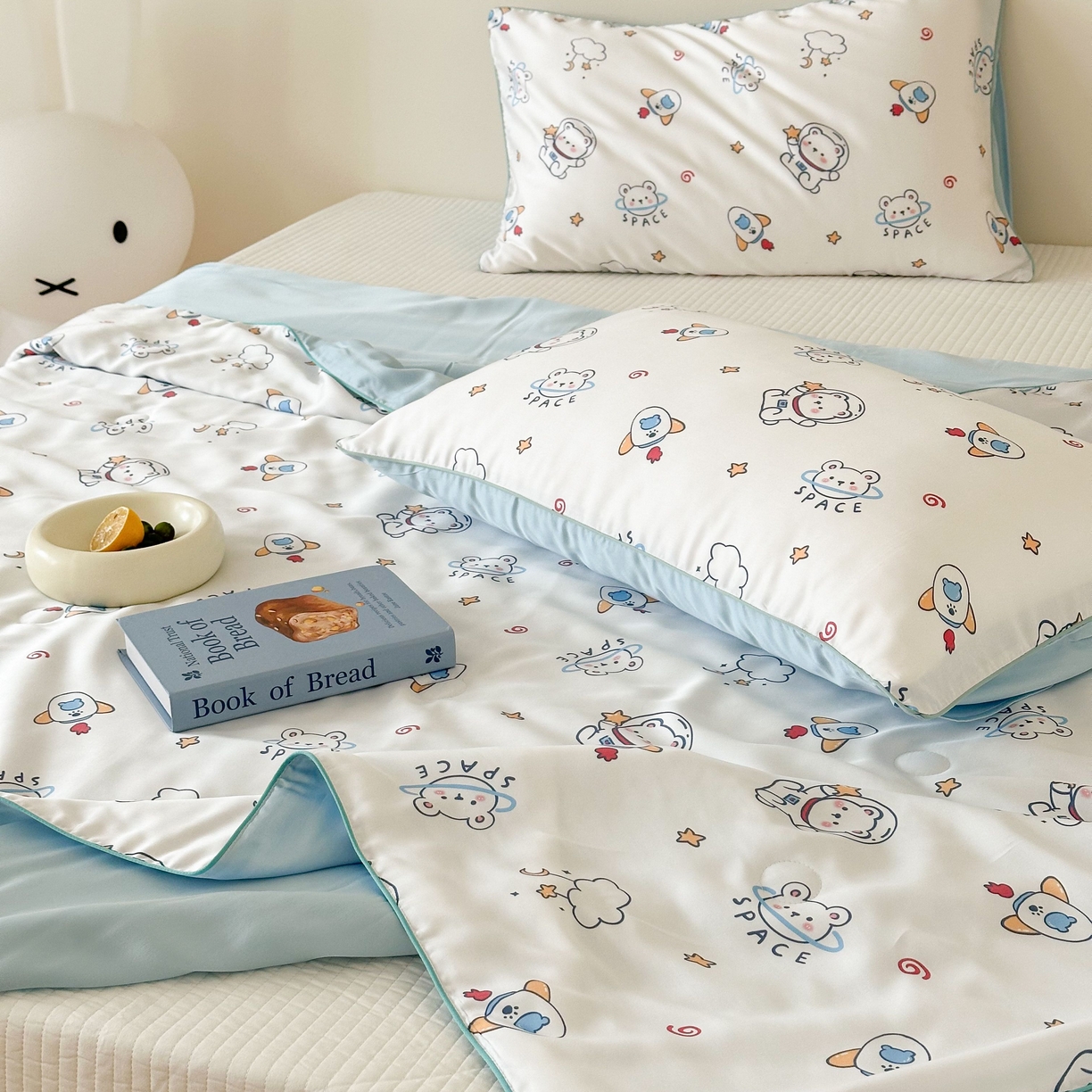 91家纺网 家纺一手货源 找家纺 西西家居 2025新款60支兰精天丝数码印花儿童夏被夏凉被空调被 星球小熊