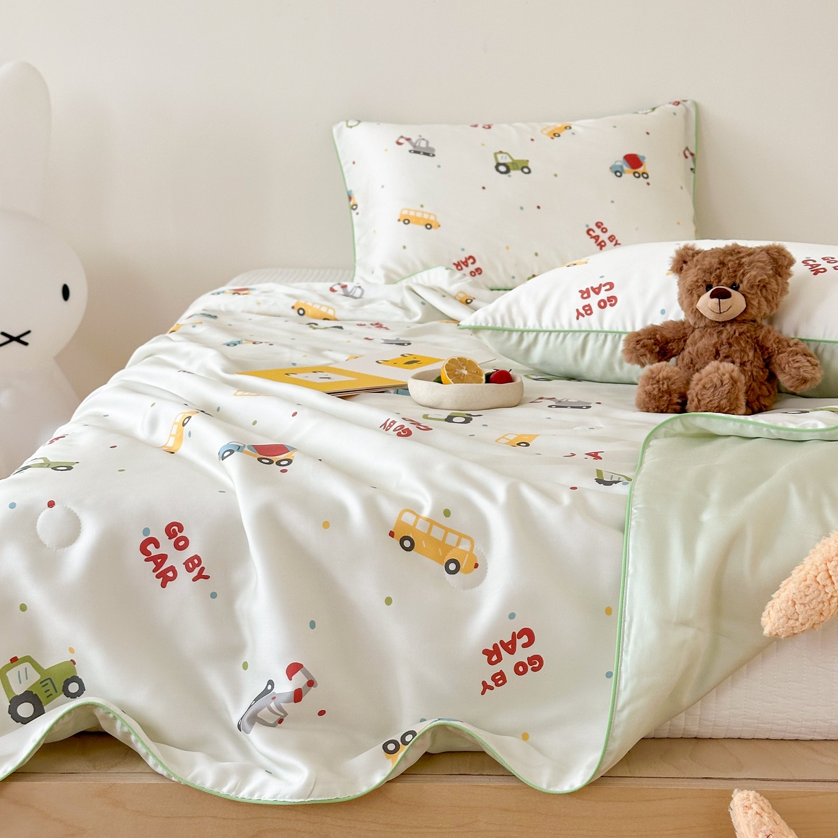 91家纺网 家纺一手货源 找家纺 西西家居 2025新款60支兰精天丝数码印花儿童夏被夏凉被空调被 工程车