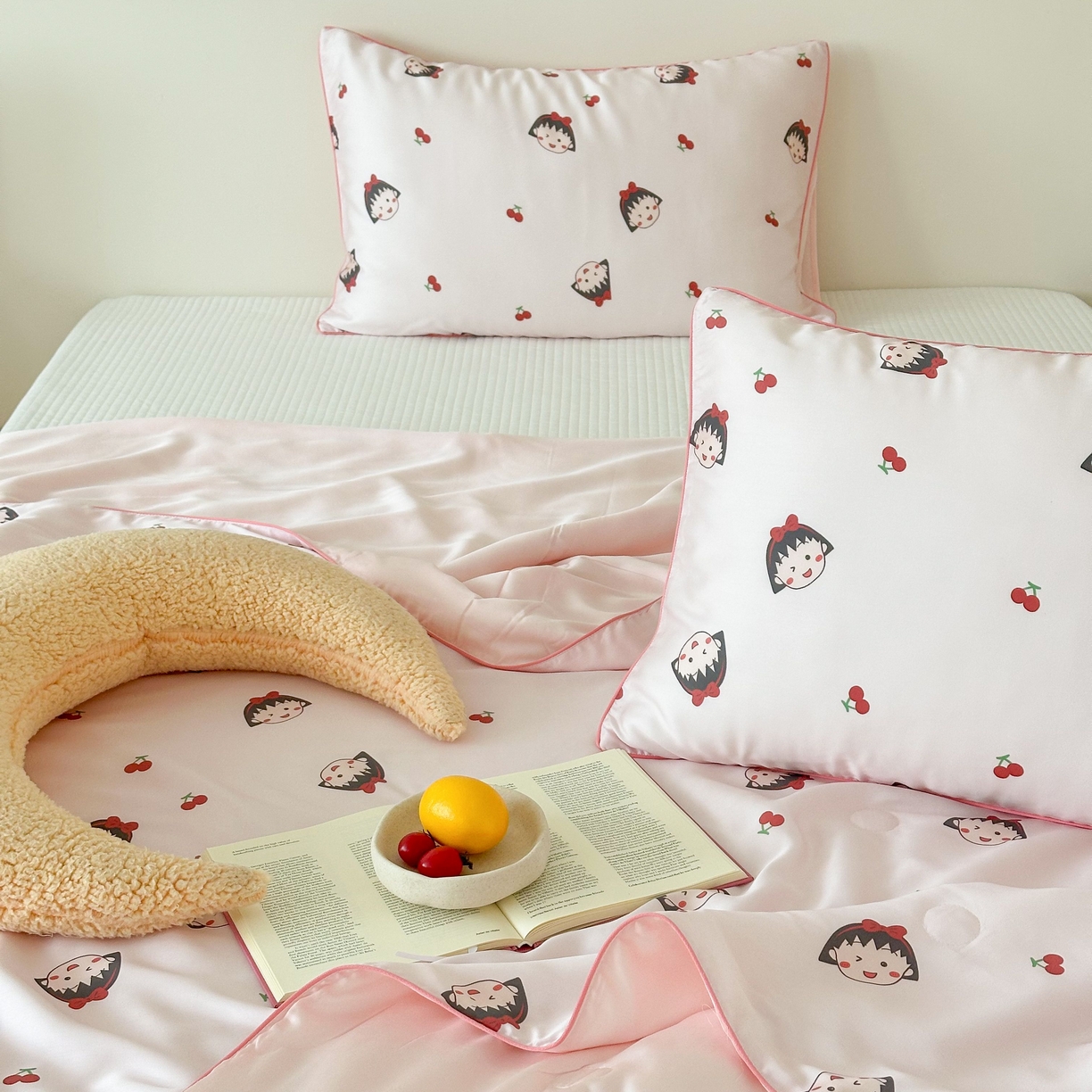 91家纺网 家纺一手货源 找家纺 西西家居 2025新款60支兰精天丝数码印花儿童夏被夏凉被空调被 樱桃女孩