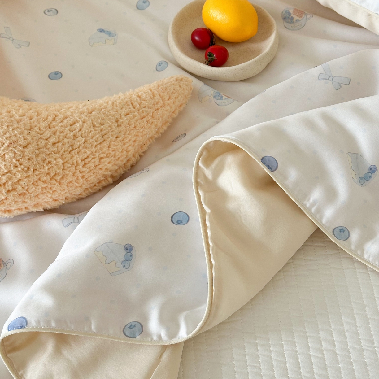 91家纺网 家纺一手货源 找家纺 西西家居 2025新款60支兰精天丝数码印花儿童夏被夏凉被空调被 蓝莓酸奶