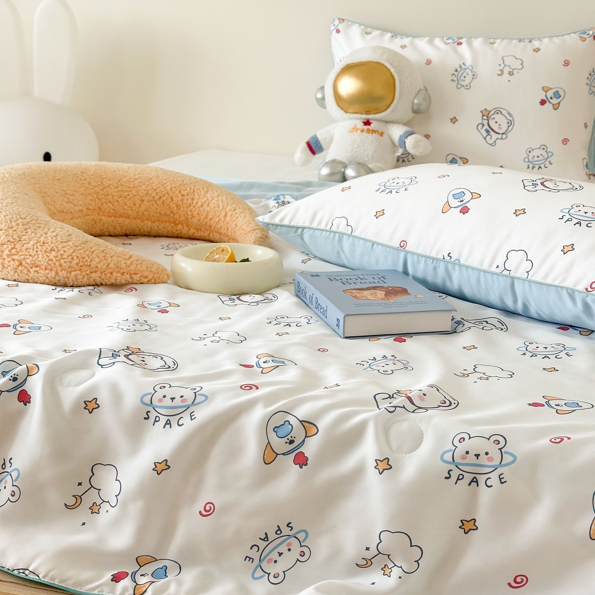 91家纺网 家纺一手货源 找家纺 西西家居 2025新款60支兰精天丝数码印花儿童夏被夏凉被空调被 星球小熊