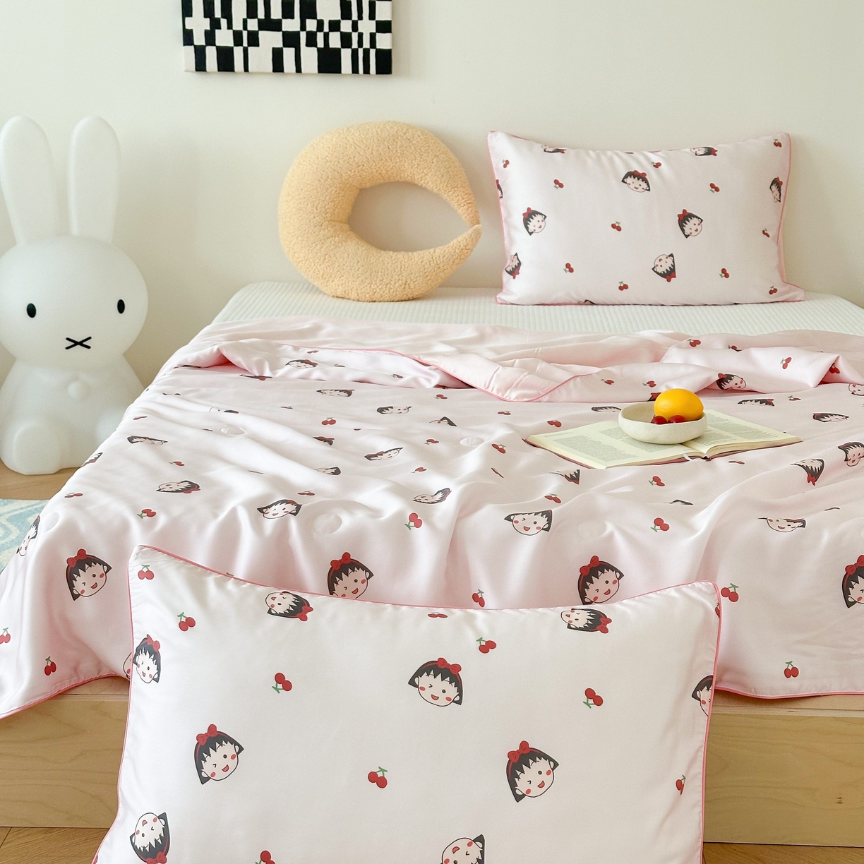 91家纺网 家纺一手货源 找家纺 西西家居 2025新款60支兰精天丝数码印花儿童夏被夏凉被空调被 樱桃女孩