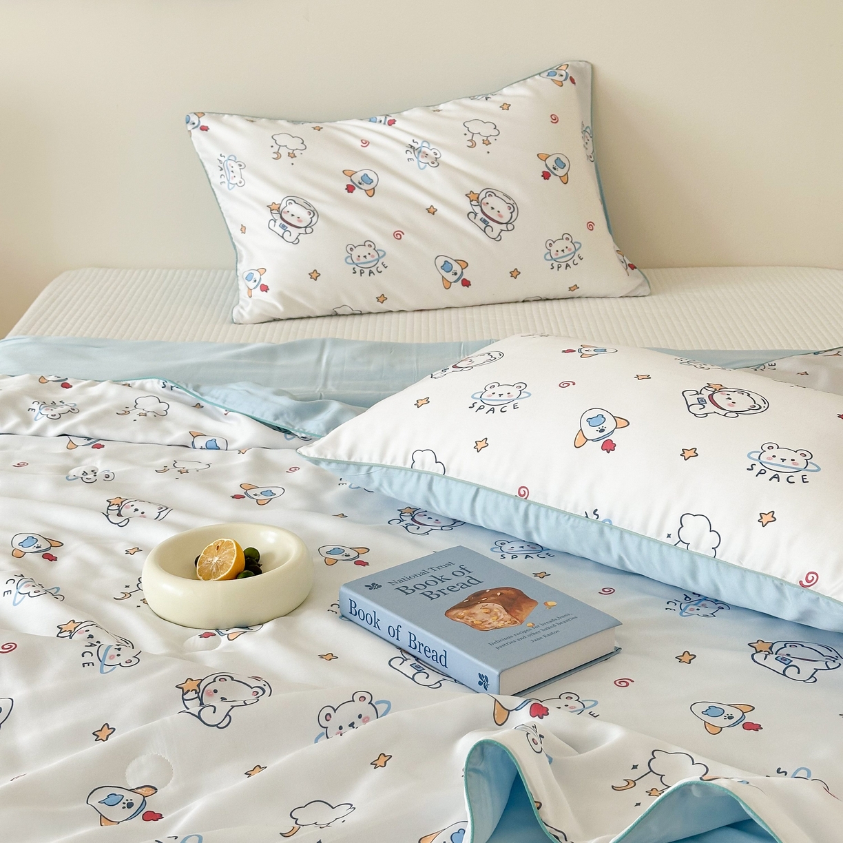 91家纺网 家纺一手货源 找家纺 西西家居 2025新款60支兰精天丝数码印花儿童夏被夏凉被空调被 星球小熊