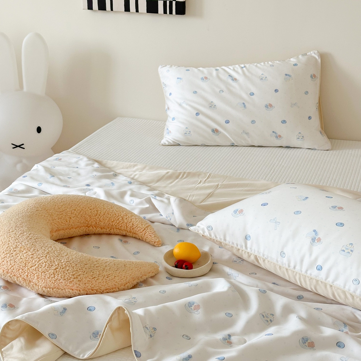 91家纺网 家纺一手货源 找家纺 西西家居 2025新款60支兰精天丝数码印花儿童夏被夏凉被空调被 蓝莓酸奶