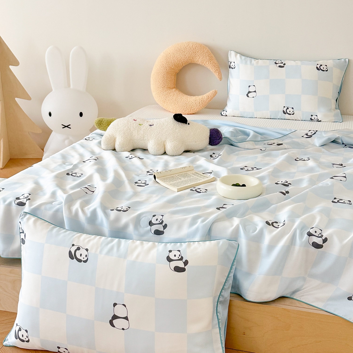 91家纺网 家纺一手货源 找家纺 西西家居 2025新款60支兰精天丝数码印花儿童夏被夏凉被空调被 格子熊猫-蓝