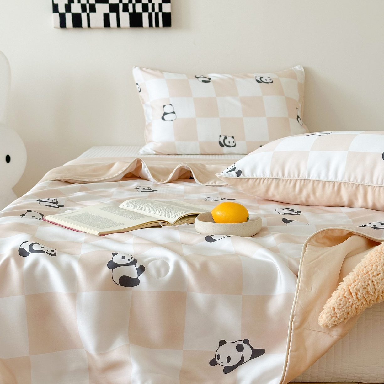 91家纺网 家纺一手货源 找家纺 西西家居 2025新款60支兰精天丝数码印花儿童夏被夏凉被空调被 格子熊猫-咖