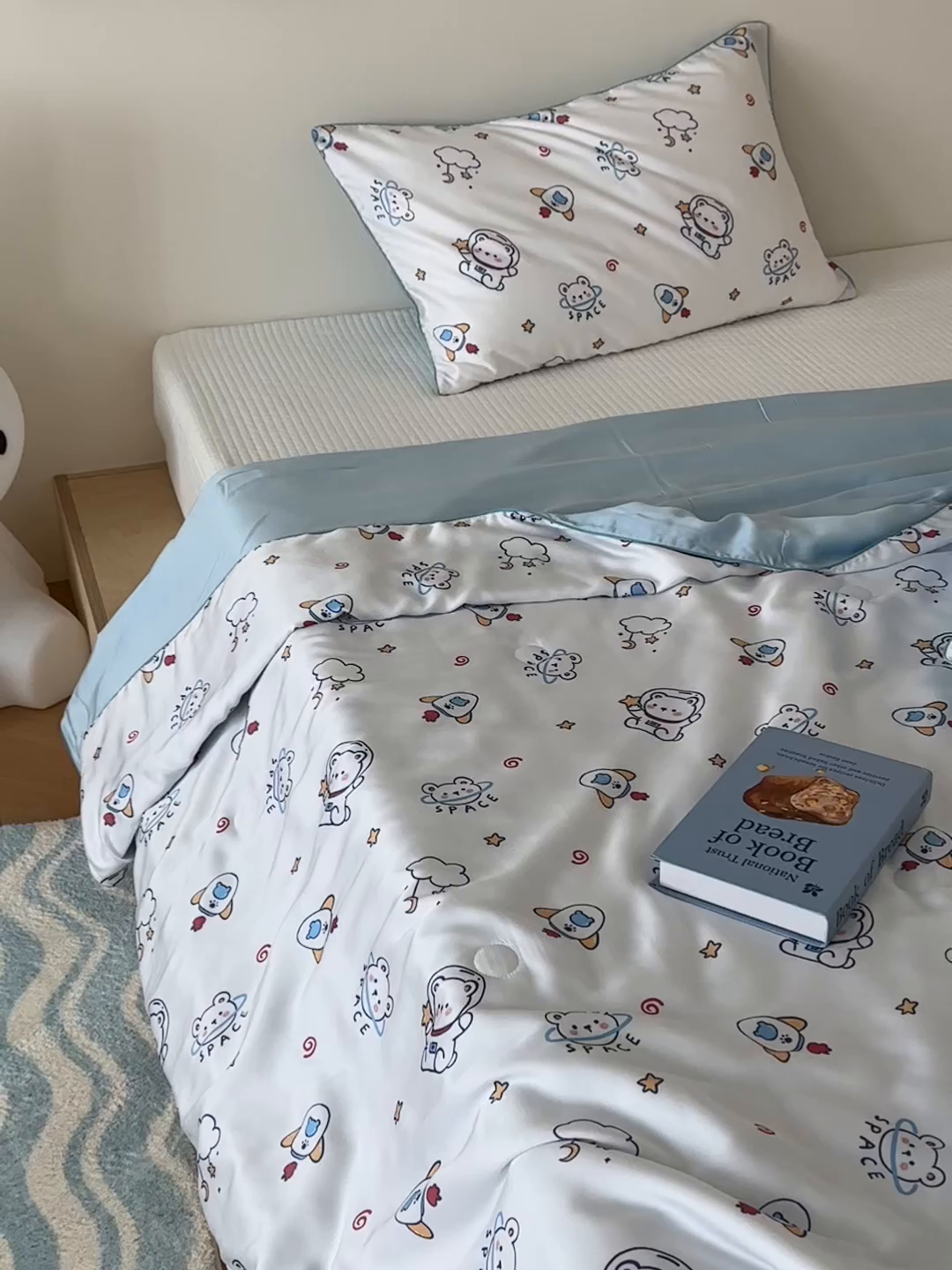 91家纺网 家纺一手货源 找家纺 西西家居 2025新款60支兰精天丝数码印花儿童夏被夏凉被空调被 星球小熊