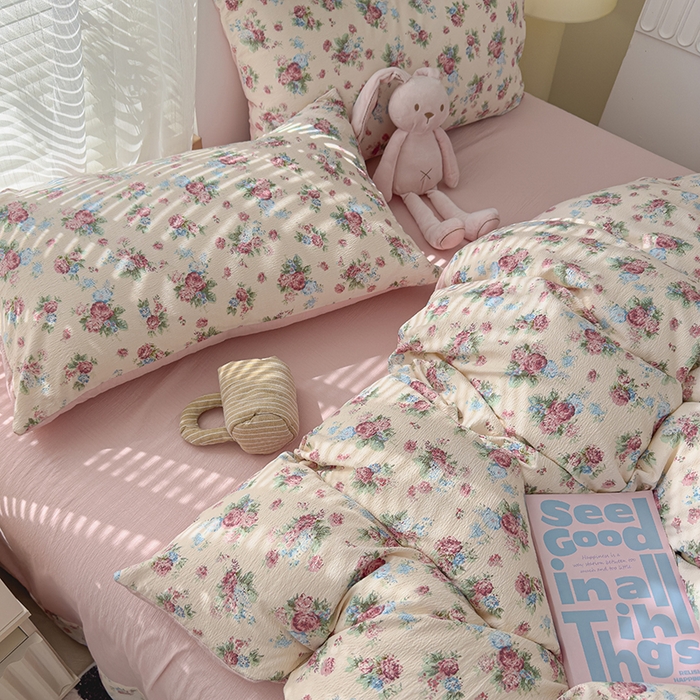 91家纺网 家纺一手货源 找家纺 竹合家纺 2025新品云感皱皱四件套跑量款小清新四件套 墨红玫瑰