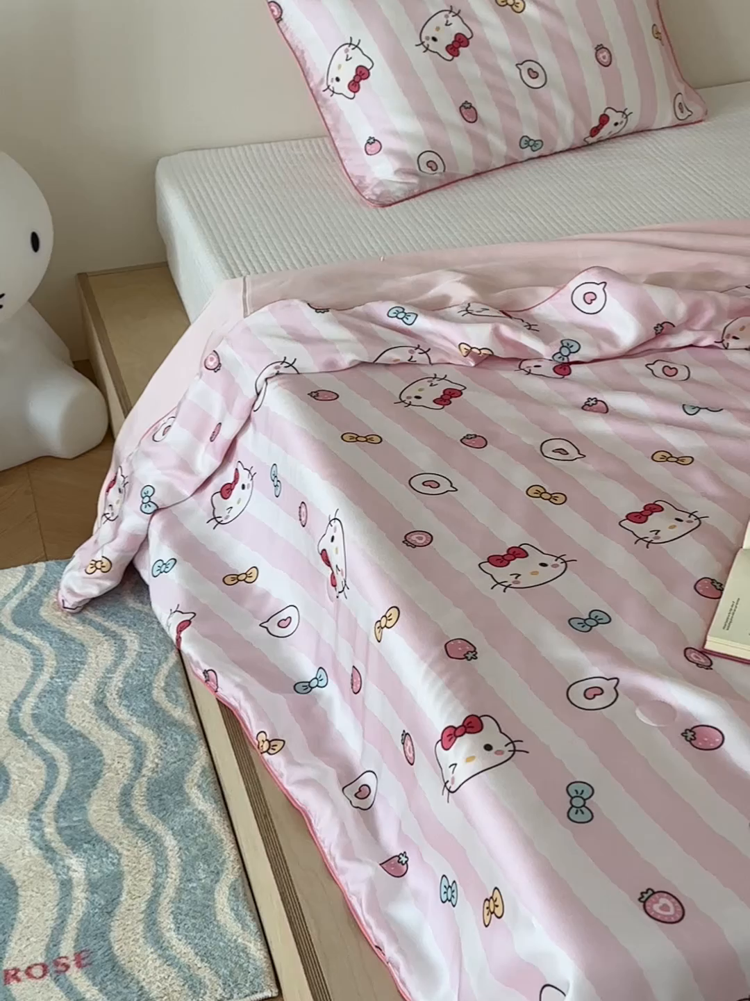 91家纺网 家纺一手货源 找家纺 西西家居 2025新款60支兰精天丝数码印花儿童夏被夏凉被空调被 蝴蝶结小猫