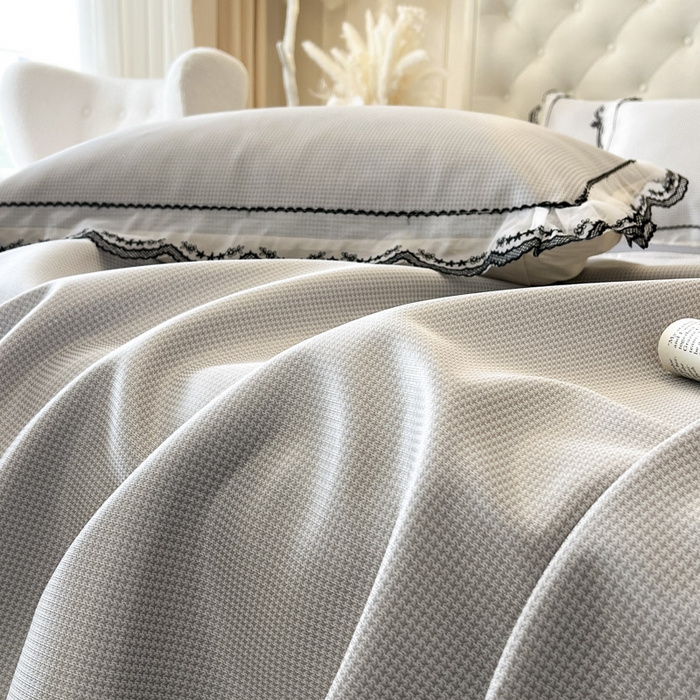 91家纺网 家纺一手货源 找家纺 恋尚 2025新款可机洗可水洗冰丝床裙软席 卡梵-浅灰