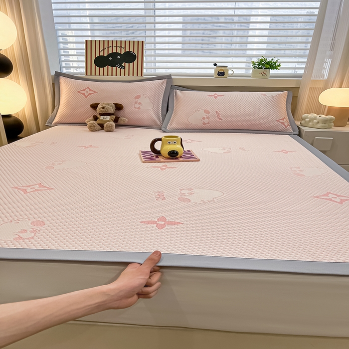 91家纺网 家纺一手货源 找家纺 （总）857家居 2025新款卡皮巴拉凉豆豆凉席套件-床单款