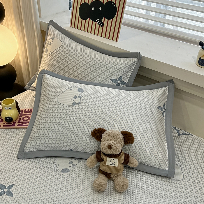 91家纺网 家纺一手货源 找家纺 857家居 2025新款卡皮巴拉凉豆豆凉席套件-床单款 卡皮巴拉-灰色