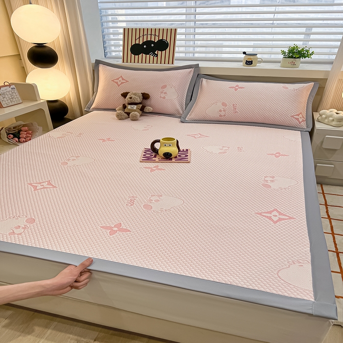 91家纺网 家纺一手货源 找家纺 857家居 2025新款卡皮巴拉凉豆豆凉席套件-床单款 卡皮巴拉-粉色