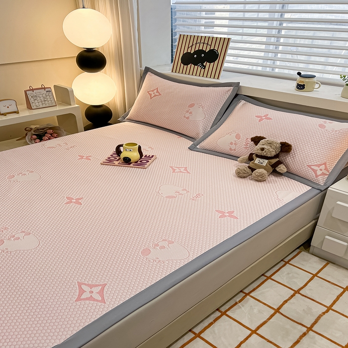 91家纺网 家纺一手货源 找家纺 857家居 2025新款卡皮巴拉凉豆豆凉席套件-床单款 卡皮巴拉-粉色