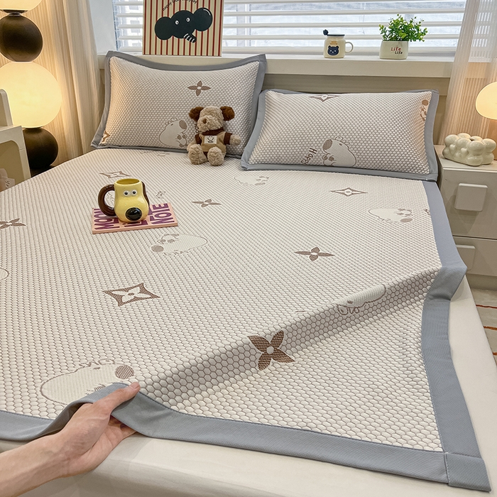 91家纺网 家纺一手货源 找家纺 857家居 2025新款卡皮巴拉凉豆豆凉席套件-床单款 卡皮巴拉-咖色