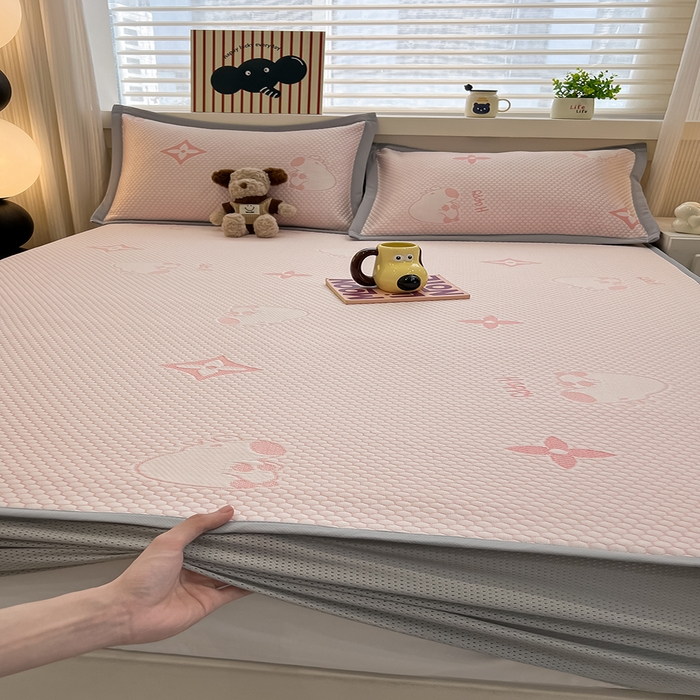 91家纺网 家纺一手货源 找家纺 857家居 2025新款卡皮巴拉凉豆豆凉席套件-床笠款 卡皮巴拉-粉色