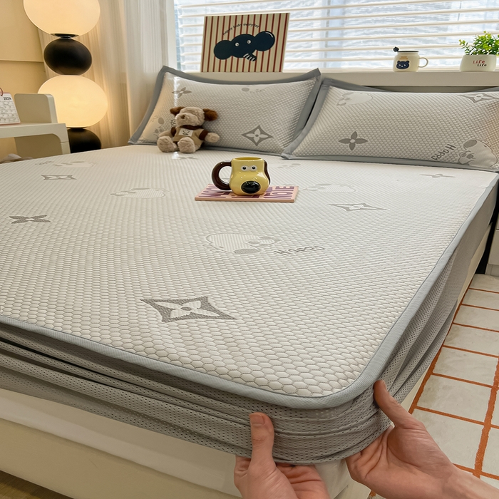 91家纺网 家纺一手货源 找家纺 （总）857家居 2025新款卡皮巴拉凉豆豆凉席套件-床笠款