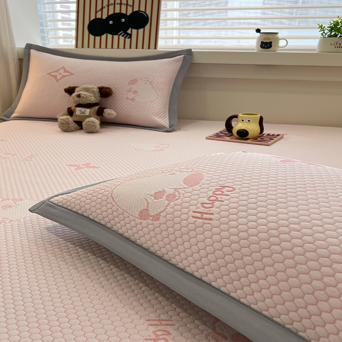 91家纺网 家纺一手货源 找家纺 857家居 2025新款卡皮巴拉凉豆豆凉席套件-床笠款 卡皮巴拉-粉色