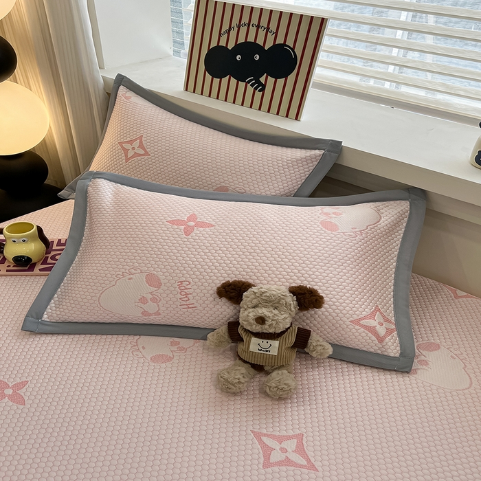 91家纺网 家纺一手货源 找家纺 857家居 2025新款卡皮巴拉凉豆豆凉席套件-床笠款 卡皮巴拉-粉色