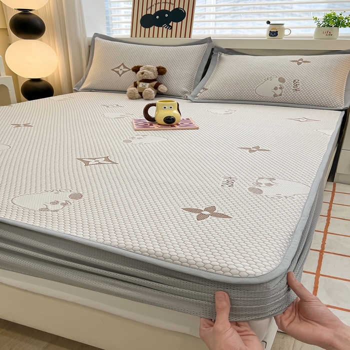 91家纺网 家纺一手货源 找家纺 857家居 2025新款卡皮巴拉凉豆豆凉席套件-床笠款 卡皮巴拉-咖色