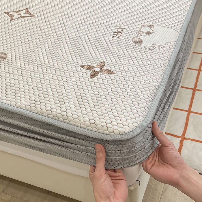 91家纺网 家纺一手货源 找家纺 857家居 2025新款卡皮巴拉凉豆豆凉席套件-床笠款 卡皮巴拉-咖色