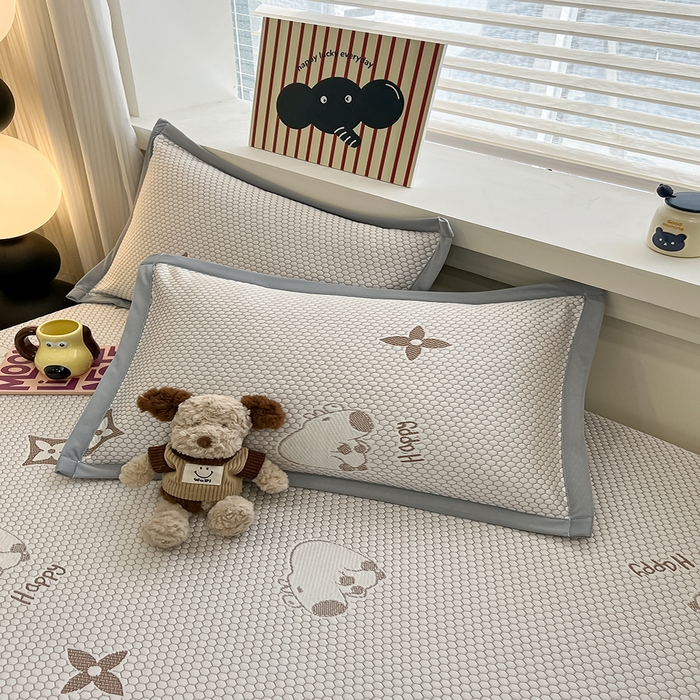 91家纺网 家纺一手货源 找家纺 857家居 2025新款卡皮巴拉凉豆豆凉席套件-床笠款 卡皮巴拉-咖色