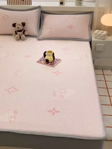 91家纺网 家纺一手货源 找家纺 857家居 2025新款卡皮巴拉凉豆豆凉席套件-床笠款 卡皮巴拉-粉色