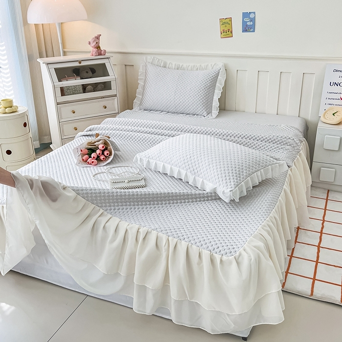 91家纺网 家纺一手货源 找家纺 857家居 2025新款冰雪凉豆豆床裙凉席三件套 冰雪豆豆席灰