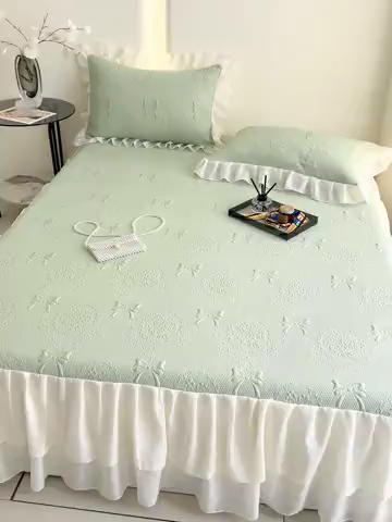 91家纺网 家纺一手货源 找家纺 （总）857家居 2025新款手捧花凉豆豆床裙凉席三件套