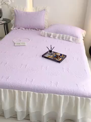 91家纺网 家纺一手货源 找家纺 （总）857家居 2025新款手捧花凉豆豆床裙凉席三件套