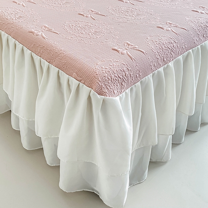 91家纺网 家纺一手货源 找家纺 857家居 2025新款手捧花凉豆豆床裙凉席三件套 手捧花粉