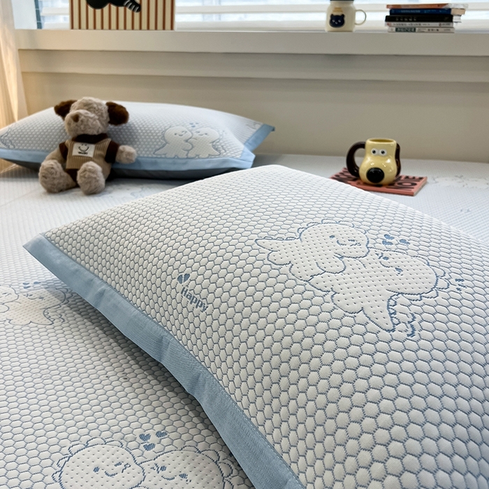 91家纺网 家纺一手货源 找家纺 857家居 2025新款提花冰豆豆凉席三件套 豆豆席蓝恐龙