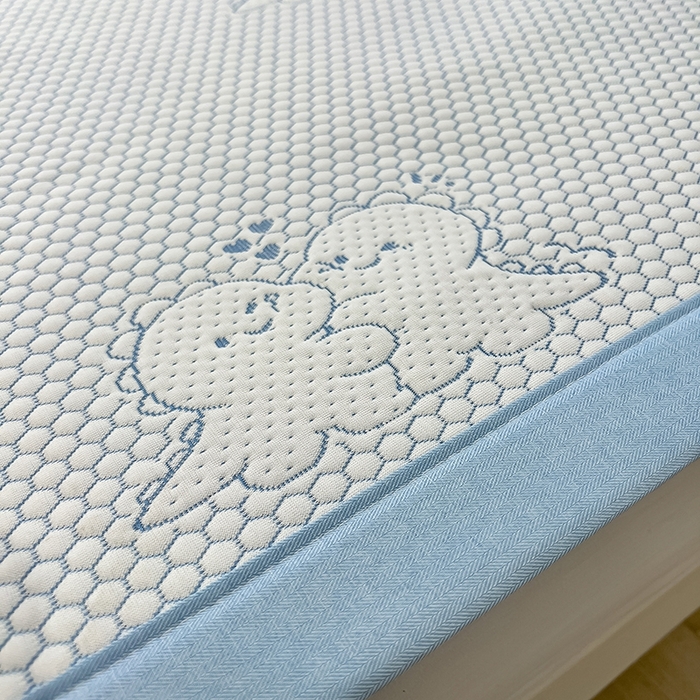 91家纺网 家纺一手货源 找家纺 857家居 2025新款提花冰豆豆凉席三件套 豆豆席蓝恐龙