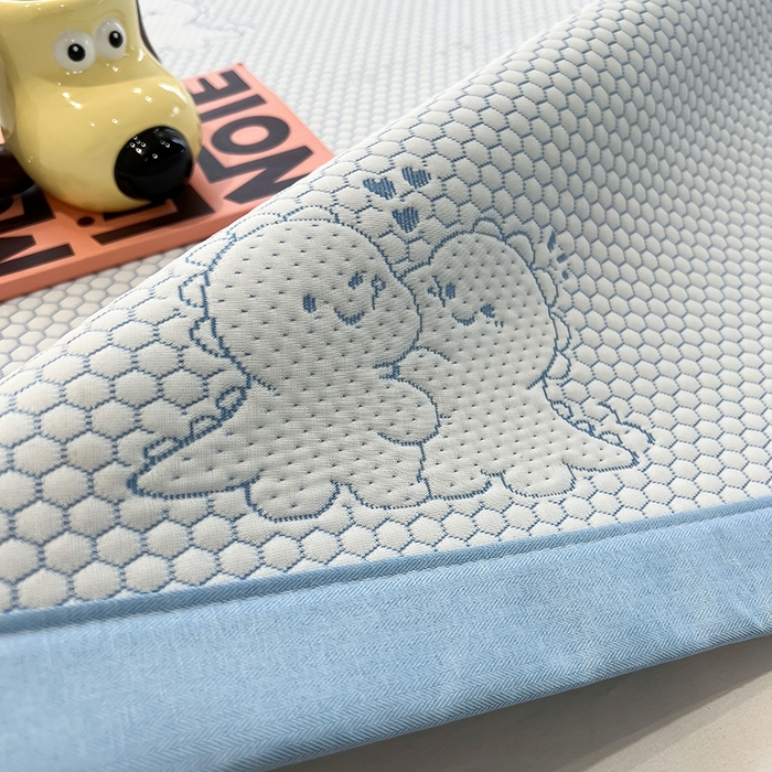 91家纺网 家纺一手货源 找家纺 857家居 2025新款提花冰豆豆凉席三件套 豆豆席蓝恐龙