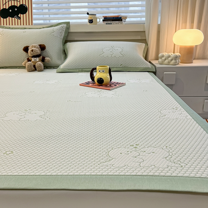 91家纺网 家纺一手货源 找家纺 857家居 2025新款提花冰豆豆凉席三件套 豆豆席绿恐龙