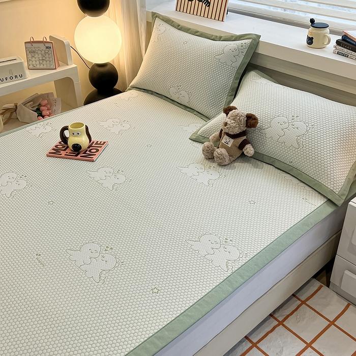 91家纺网 家纺一手货源 找家纺 857家居 2025新款提花冰豆豆凉席三件套 豆豆席绿恐龙